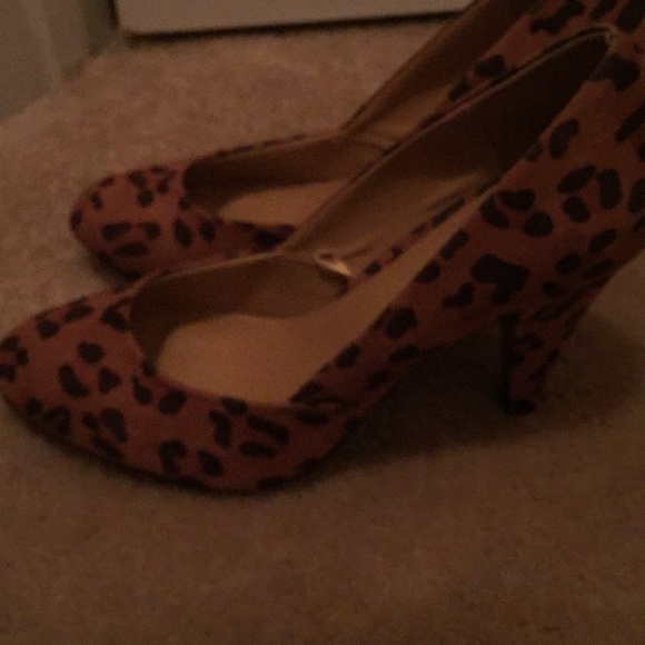 Cheetah Print heels - Picture 4 of 7